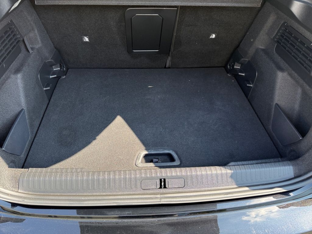 Fahrzeugabbildung Citroën C4 PureTech 130 Stop&Start EAT8 MAX*Alcantara