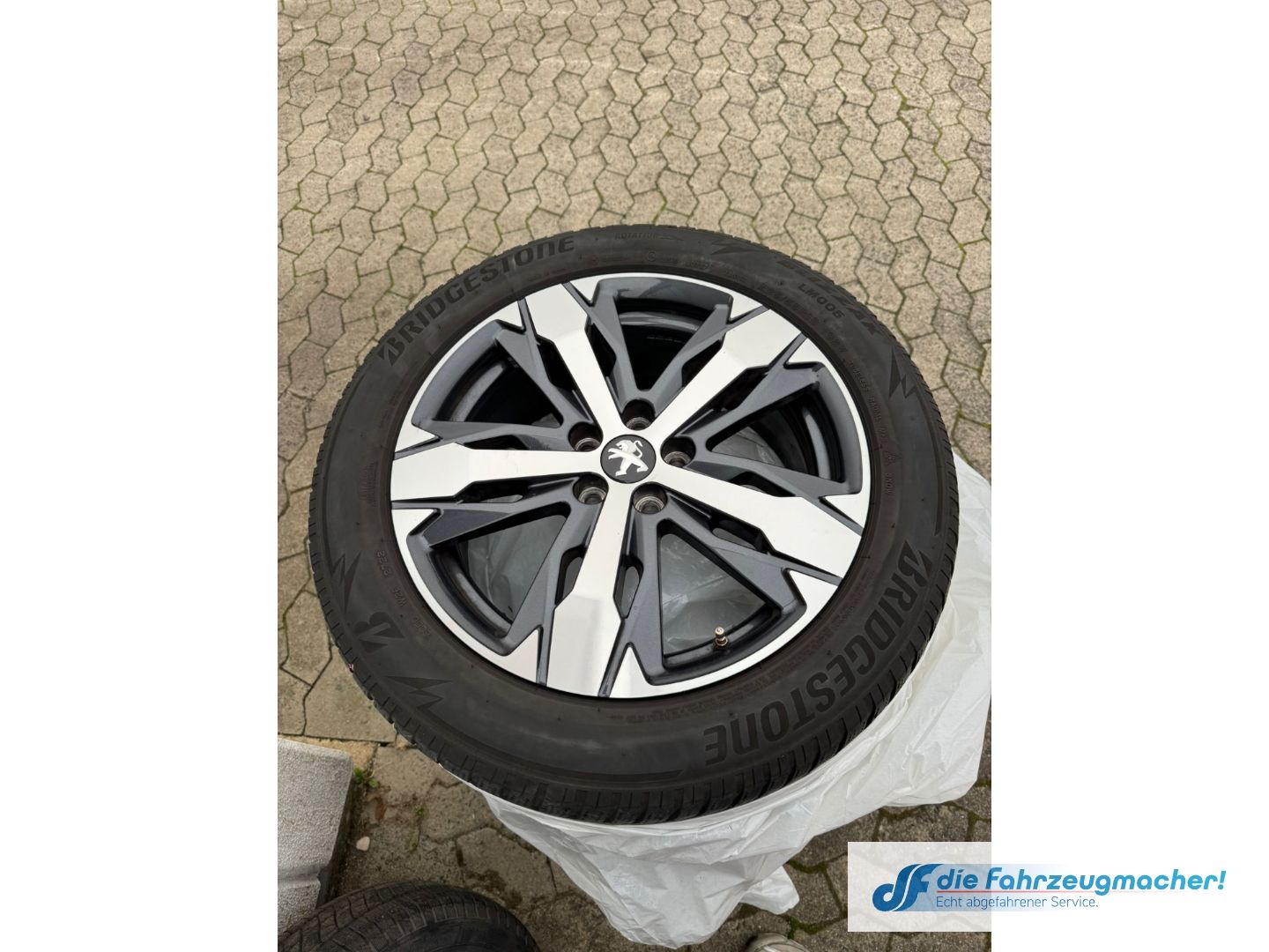 Fahrzeugabbildung Peugeot 3008 Allure Pack Navi Digitales Cockpit LED El.