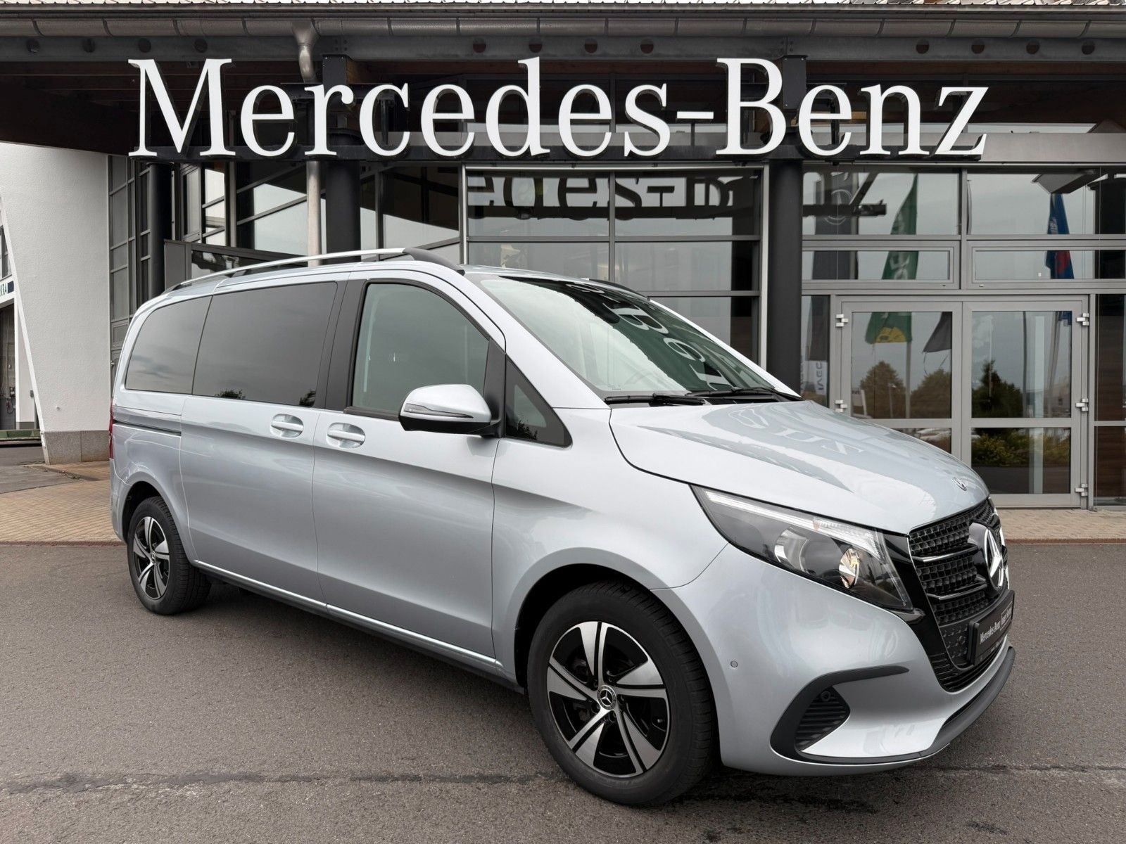 Fahrzeugabbildung Mercedes-Benz V 250 d Kompakt DISTRONIC AHK2,5to Kamera