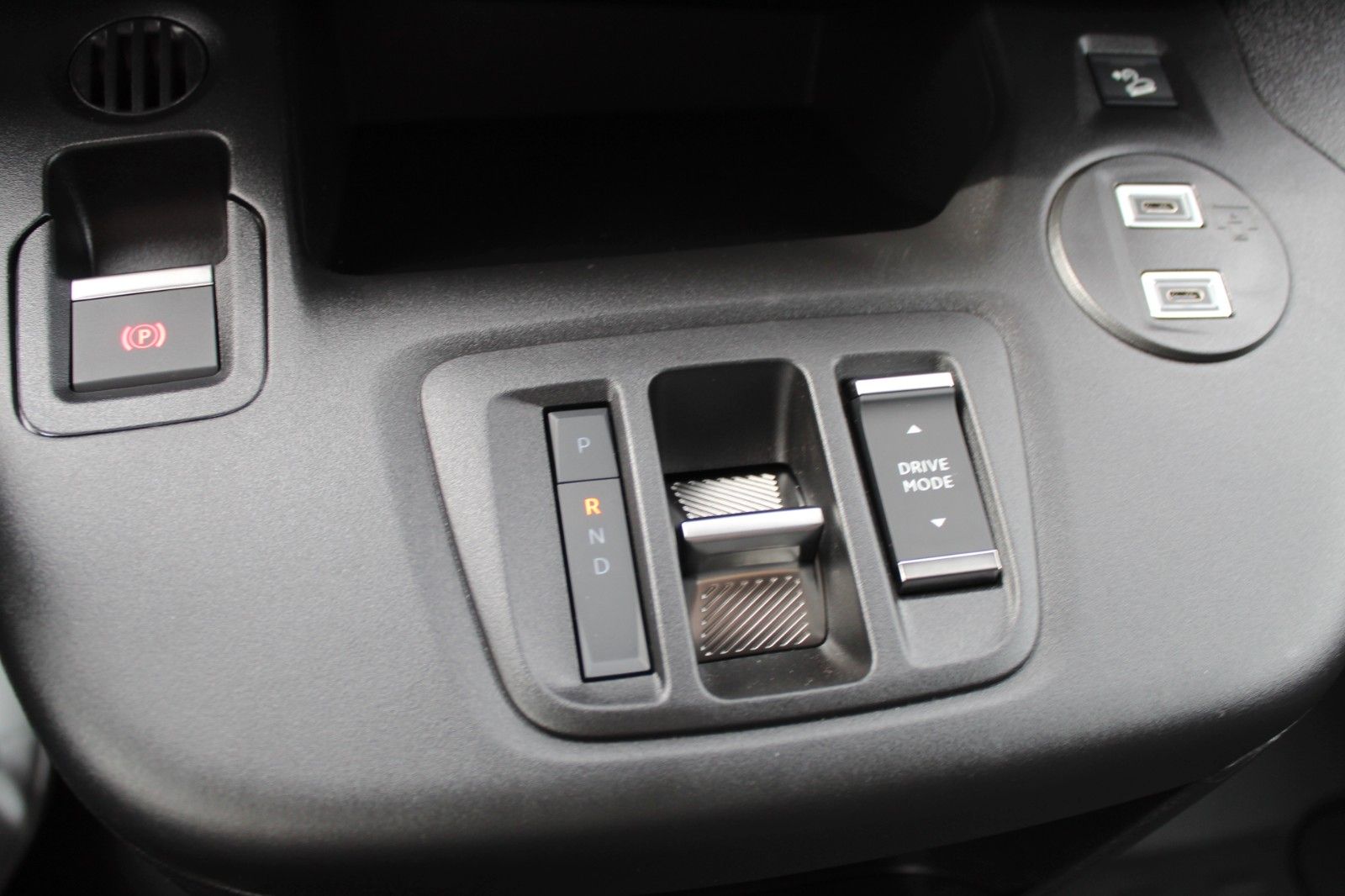 Fahrzeugabbildung Opel Combo Cargo Elektro11KW*Navi*SHZ*PDC*RFK*Holzbod