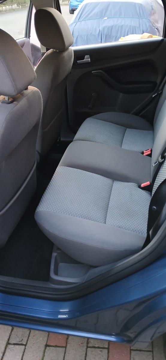 Ford Focus 2005 — interior