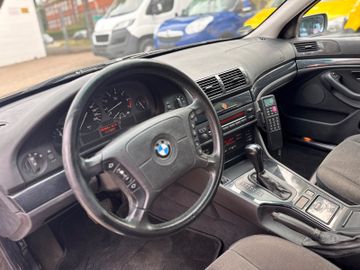BMW 523 - 8