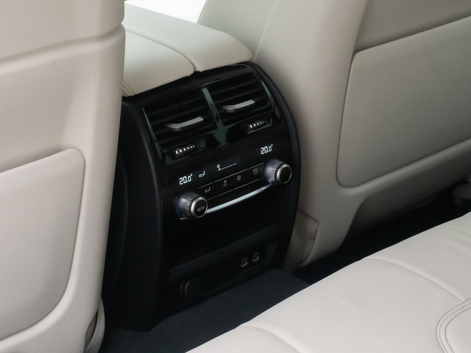 Fahrzeugabbildung BMW 520d Luxury Line Kamera DAB HiFi WLAN Alarm 19"