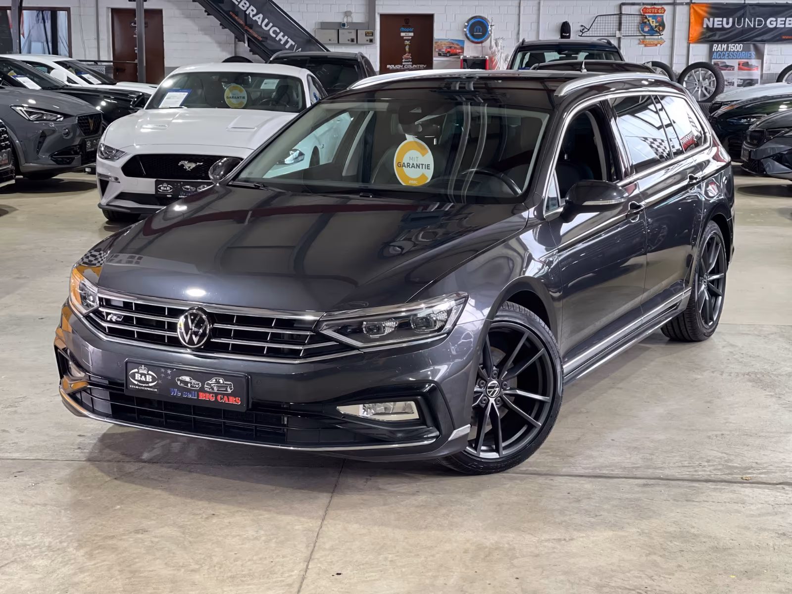 Volkswagen R-LINE+STANDHEIZUNG+HUD+SHZ VORN U. HINTEN+ACC