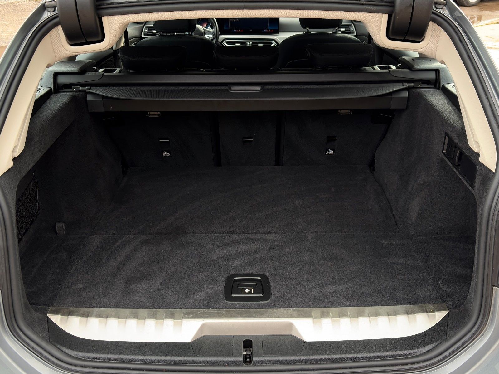 Fahrzeugabbildung BMW 330e Touring ACC HuD HiFi CAM 3Z-Klima CarPlay