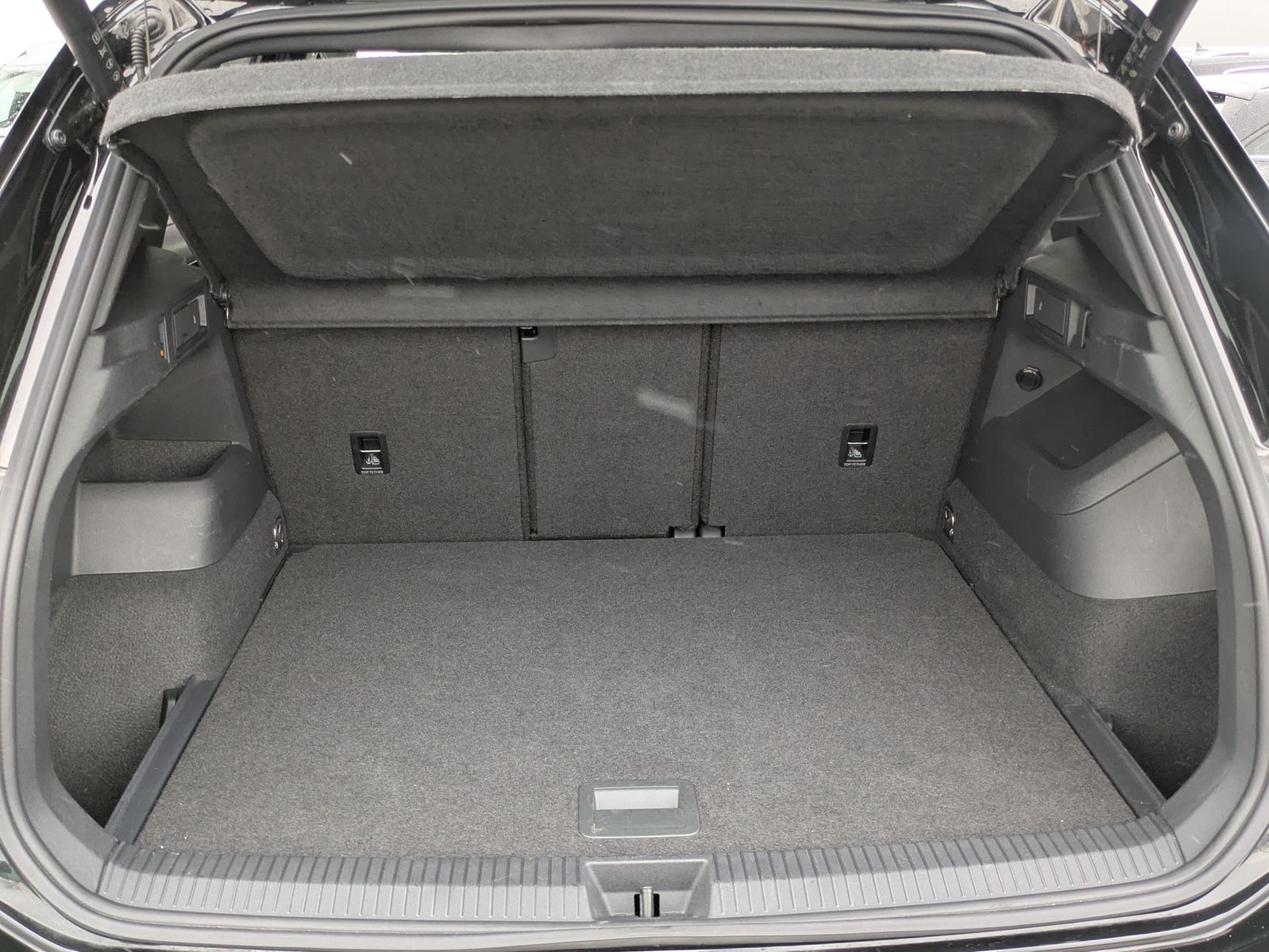 Fahrzeugabbildung Volkswagen Tiguan 2.0 TDI 4M R-Line PANO*H&K*AHK*MATRIX*20"