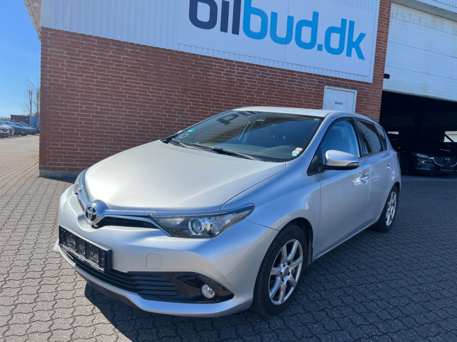 Toyota Auris Edition-S FULL SERVICE 2 WHEELS