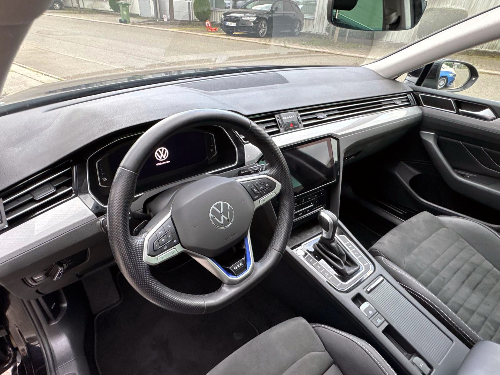 Fahrzeugabbildung Volkswagen Passat Varia. 1.4TSI DSG GTE R-Line ACC PANO AHK