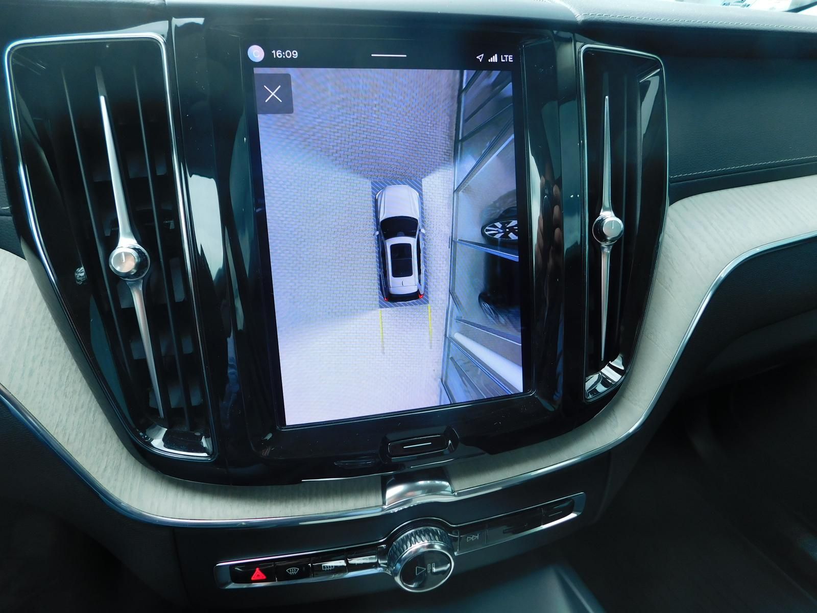 Fahrzeugabbildung Volvo XC60 T8 Recharge Inscription Plug-In Hybrid AWD