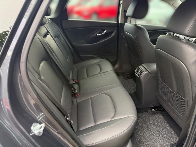 Fahrzeugabbildung Hyundai i30 1.5 Trend +LEDER+LED+KLIMA+PDC+RFK+ACC+UVM+