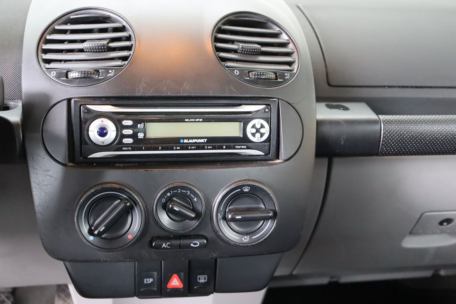 Fahrzeugabbildung Volkswagen New Beetle 1.6 en vogue * HU/AU bis 04.2026 *