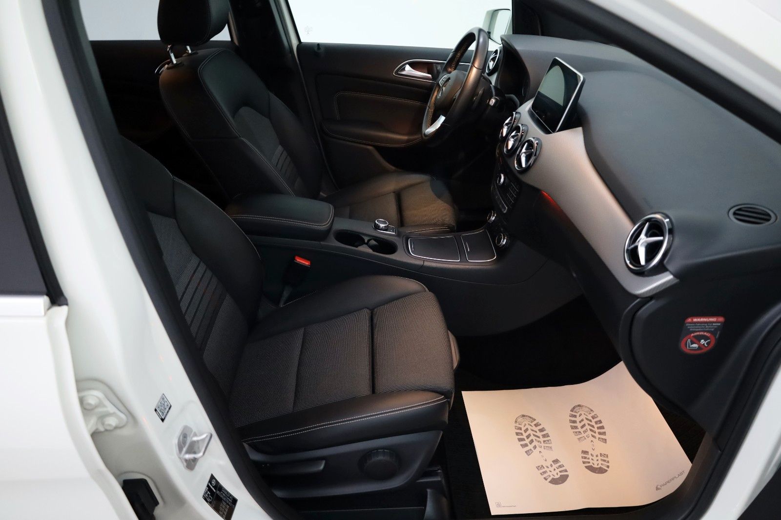 Fahrzeugabbildung Mercedes-Benz B 180 Urban T.Leder,Navi,SH,PDC,Allwetterreifen