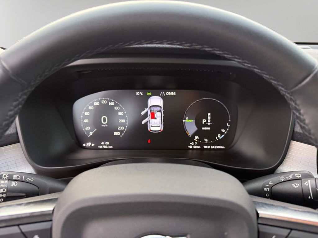 VOLVO XC40 T4 Recharge DKG Core, AHK, Winter-P. VOLVO XC40 T4 Recharge DKG Core, AHK, Winter-P.