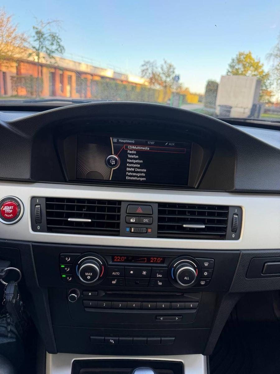 BMW 318 2010 — photo 12