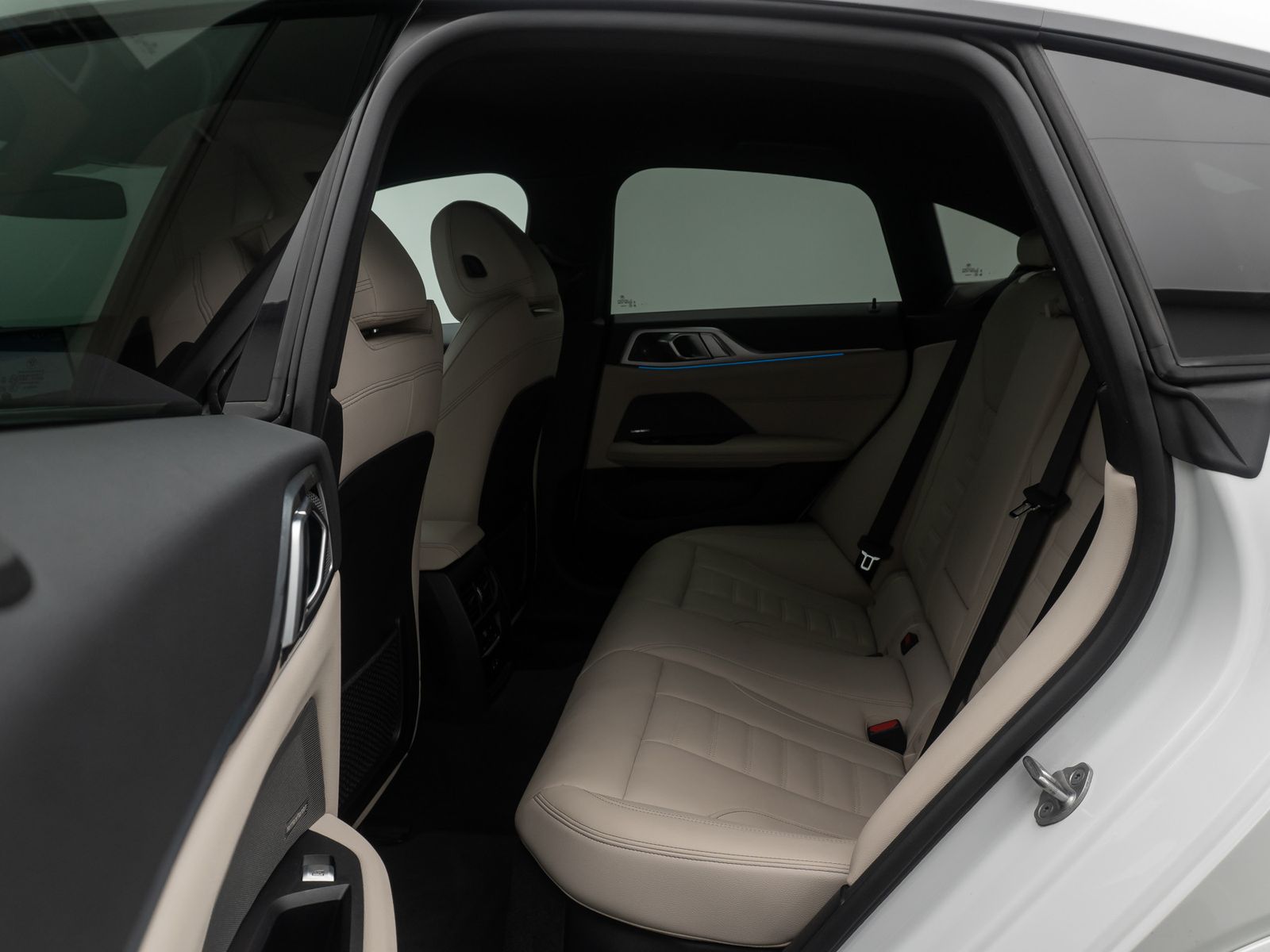 Fahrzeugabbildung BMW i4 M50 Kamera DAB AHK DriveAss Memory H/K 20Zoll