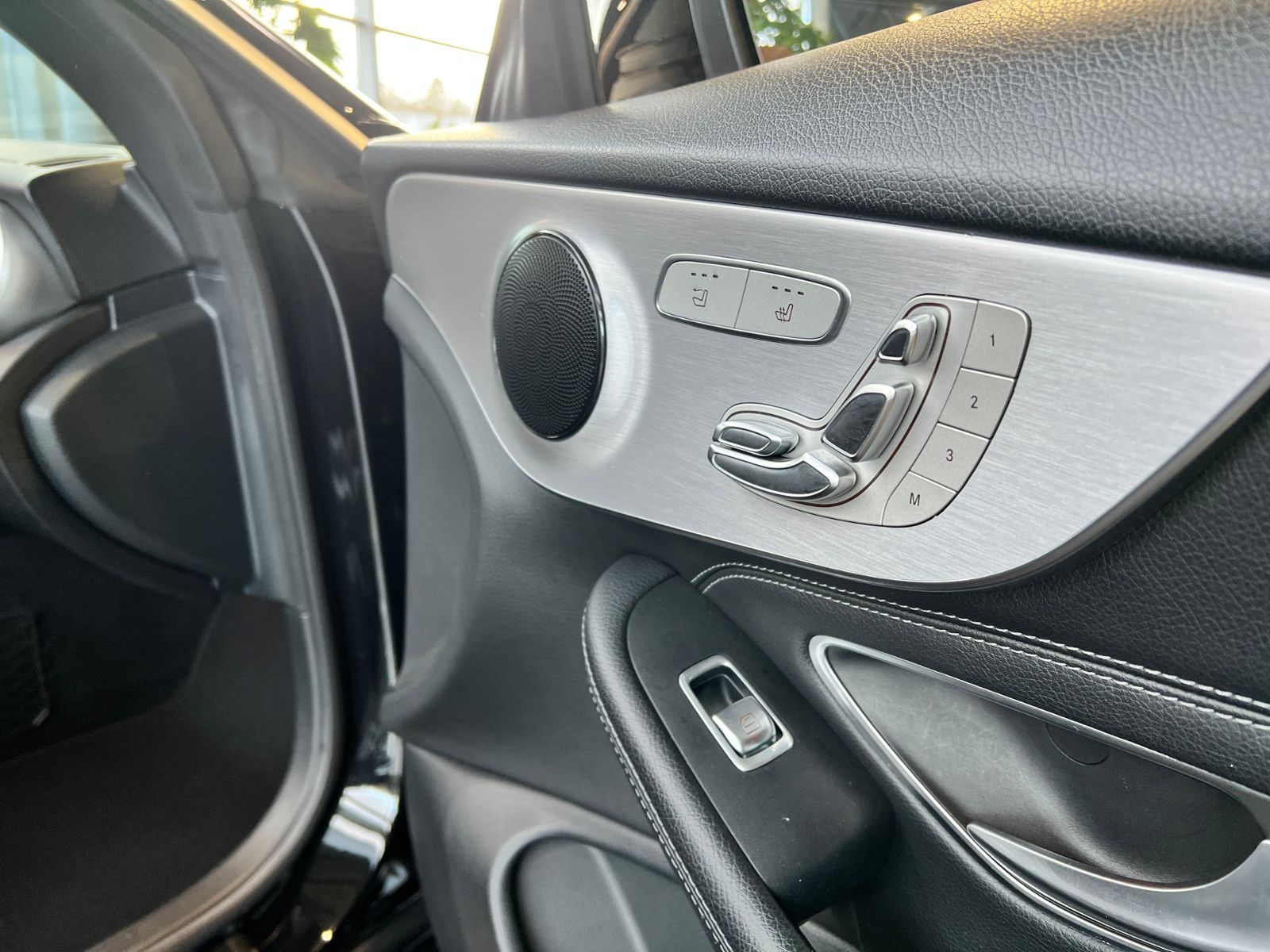 Fahrzeugabbildung Mercedes-Benz C 200 Cabrio LED NAVI ALU PDC