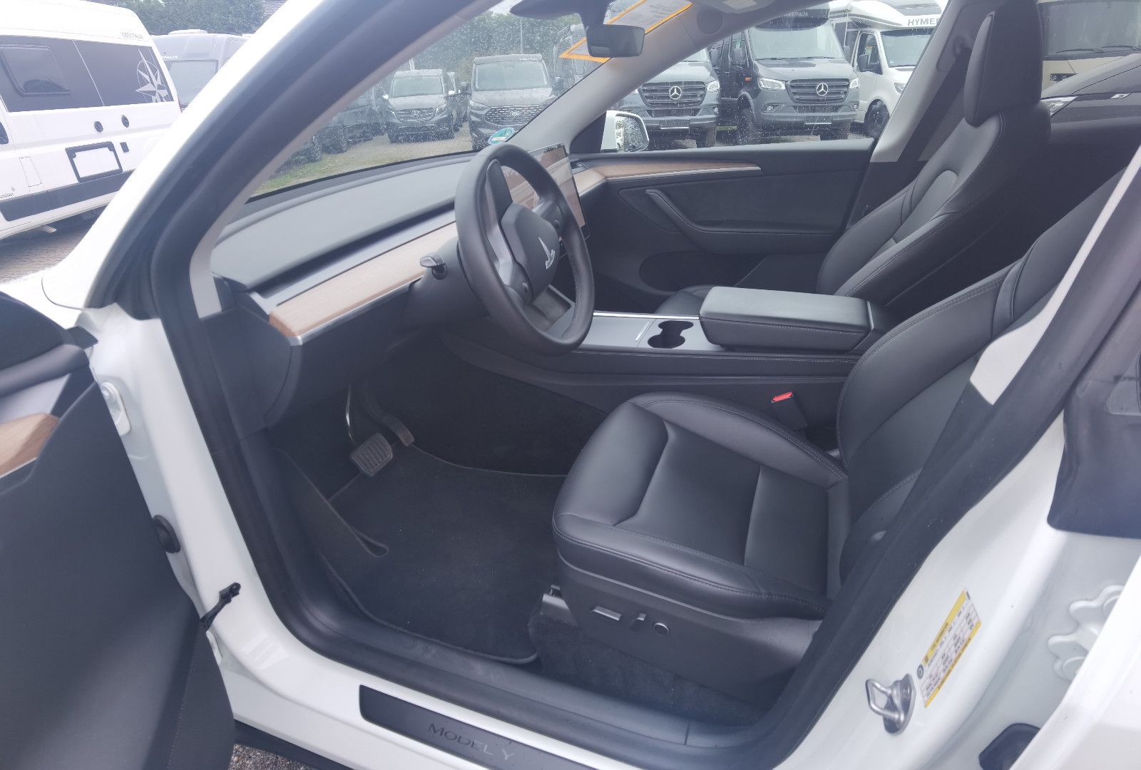 Fahrzeugabbildung Tesla Model Y Long Range Dual Motor Modell 2023
