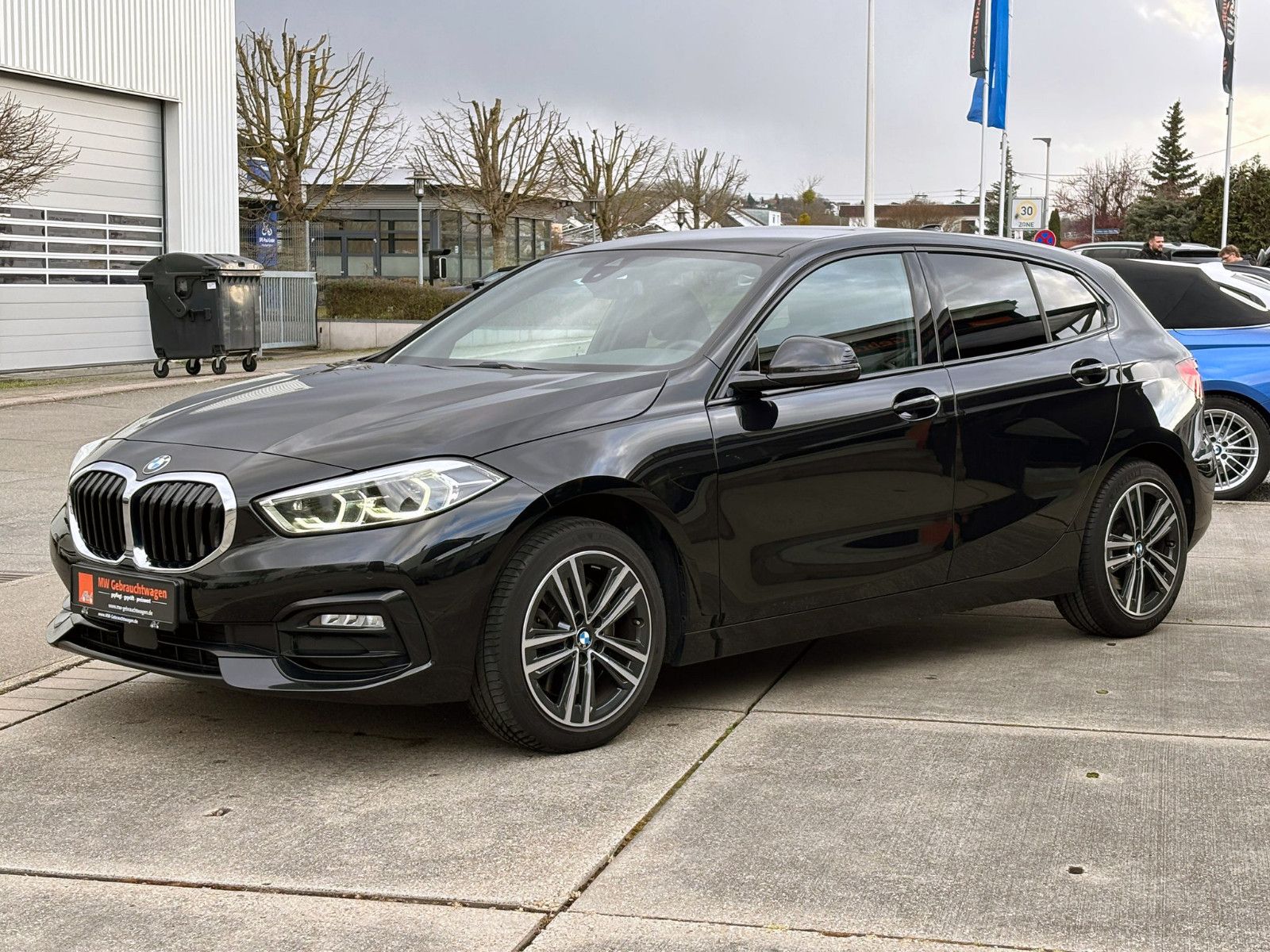 Fahrzeugabbildung BMW 120d Steptronic Sport-Line LED SHZ TEMP NAV PDC