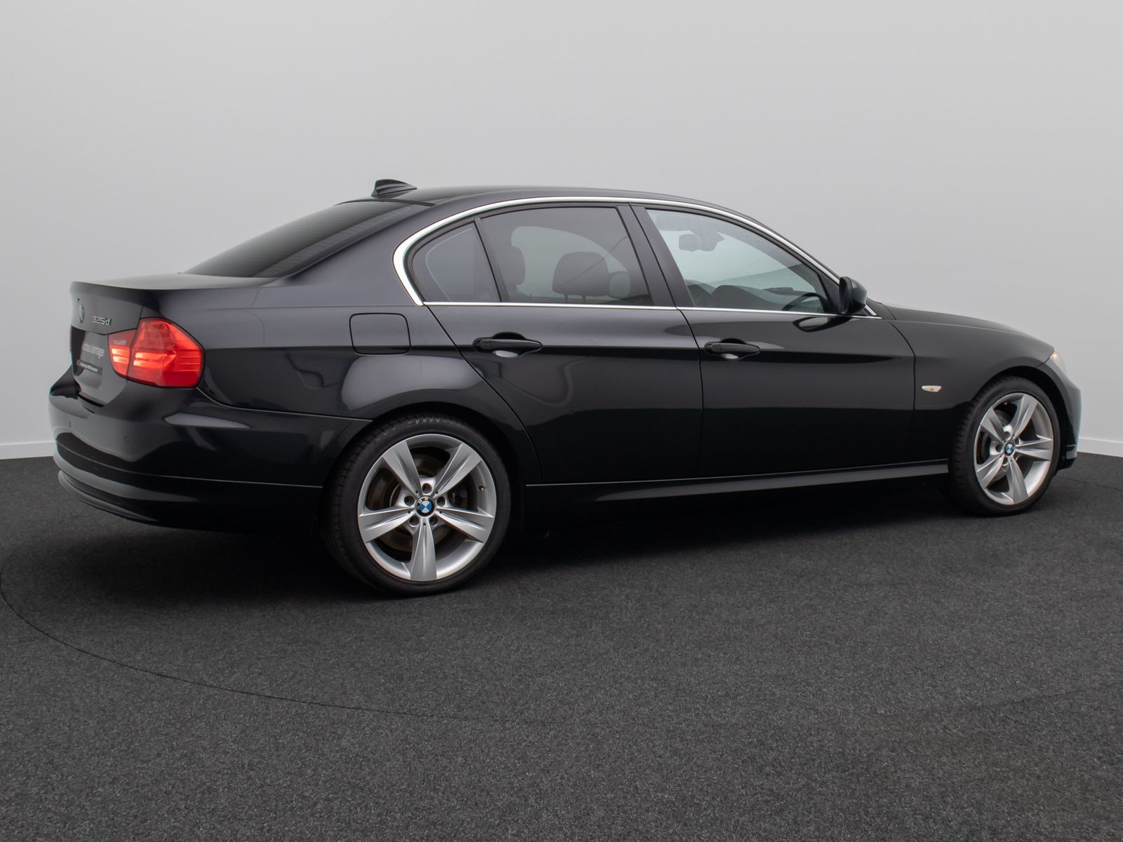 Fahrzeugabbildung BMW 325d GeschwindigReg Xenon PDC Alarm HiFi Leder