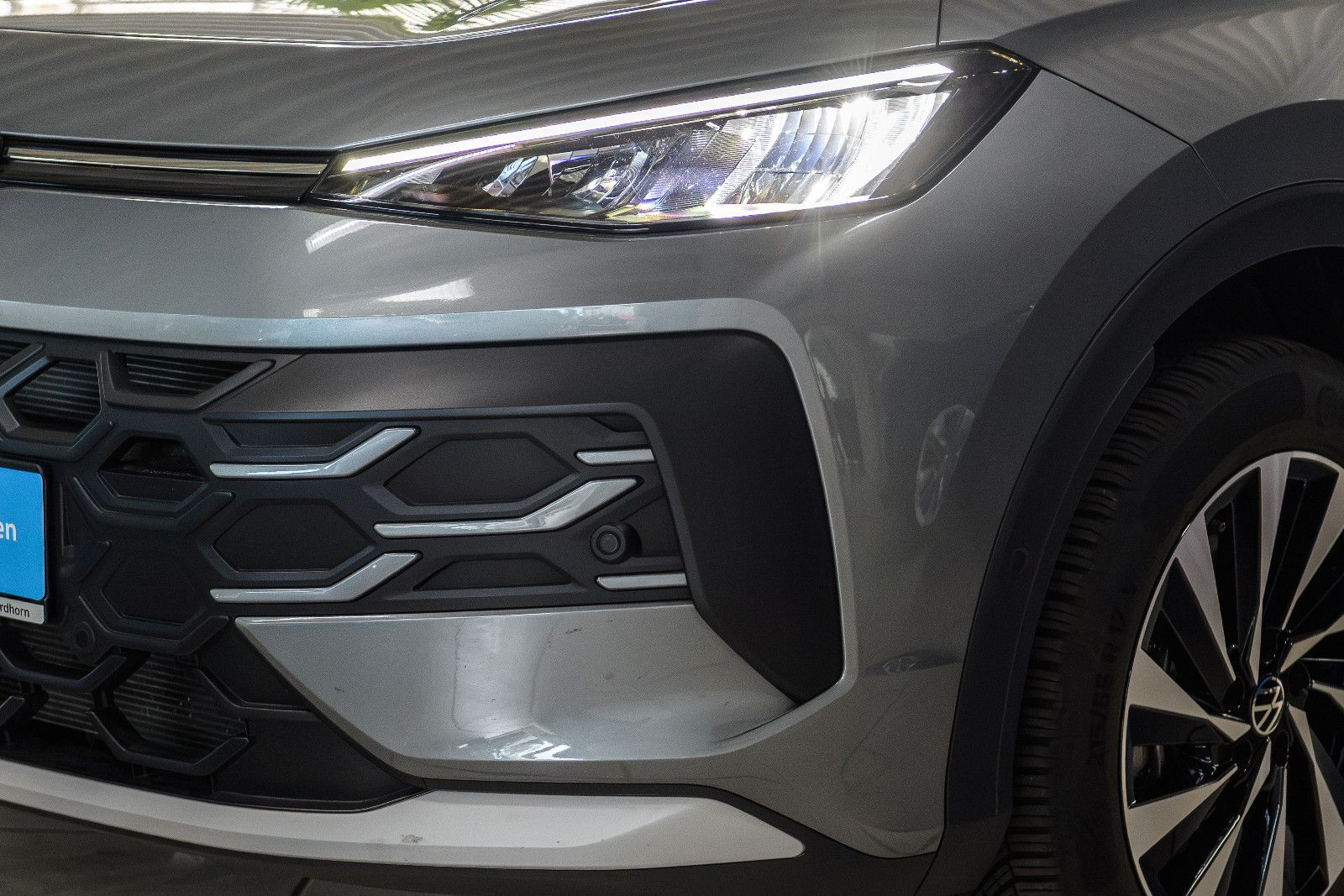 Fahrzeugabbildung Volkswagen T-Roc Life 1.5 eTSI DSG LED+NAVI+RFK+SHZ+ACC