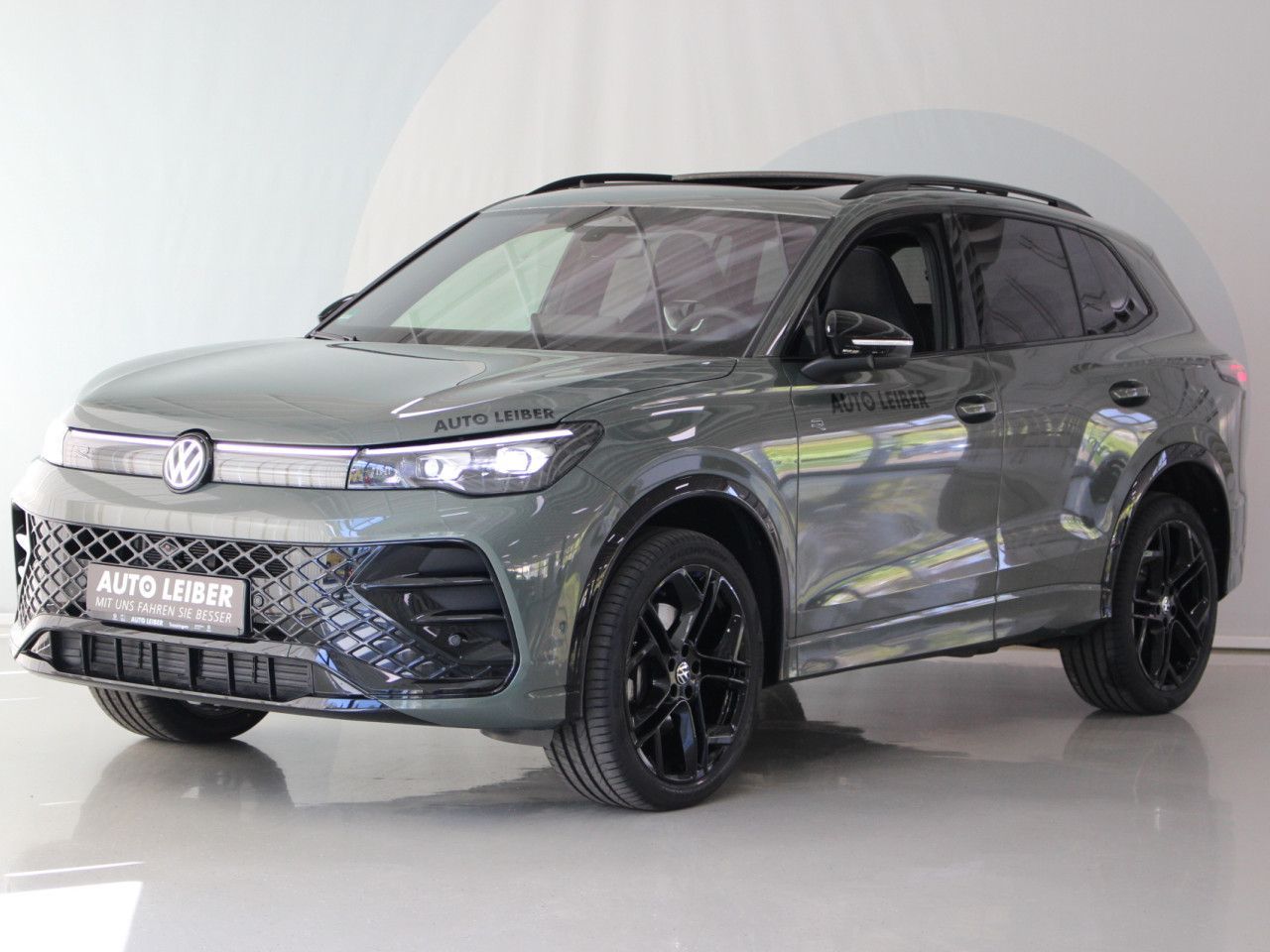 Fahrzeugabbildung Volkswagen Tiguan 2.0 TDI SCR 4M R-Line/360/ACC/AHK/St.Hz