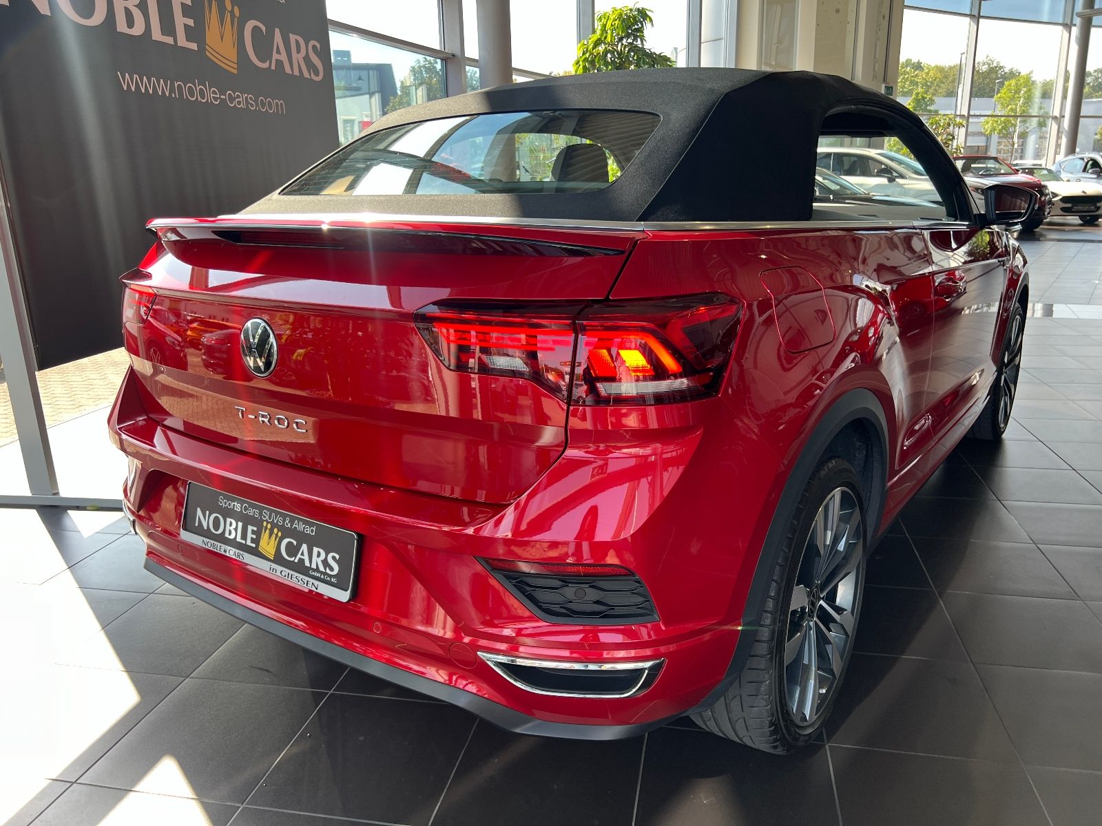 Fahrzeugabbildung Volkswagen T-Roc Cabriolet R-Line AHK ACC LED NAV SHZ 19"