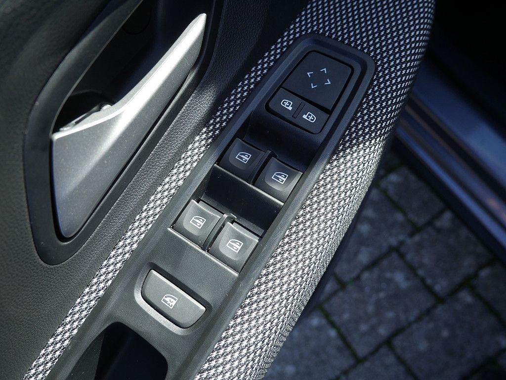 Fahrzeugabbildung Dacia Sandero Stepway Expression TCe 90 CVT Automatik