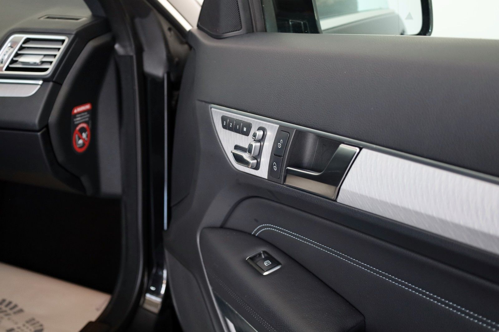 Fahrzeugabbildung Mercedes-Benz E 350d Coupe AMG Line Leder,Navi,LED,Kamera,SH