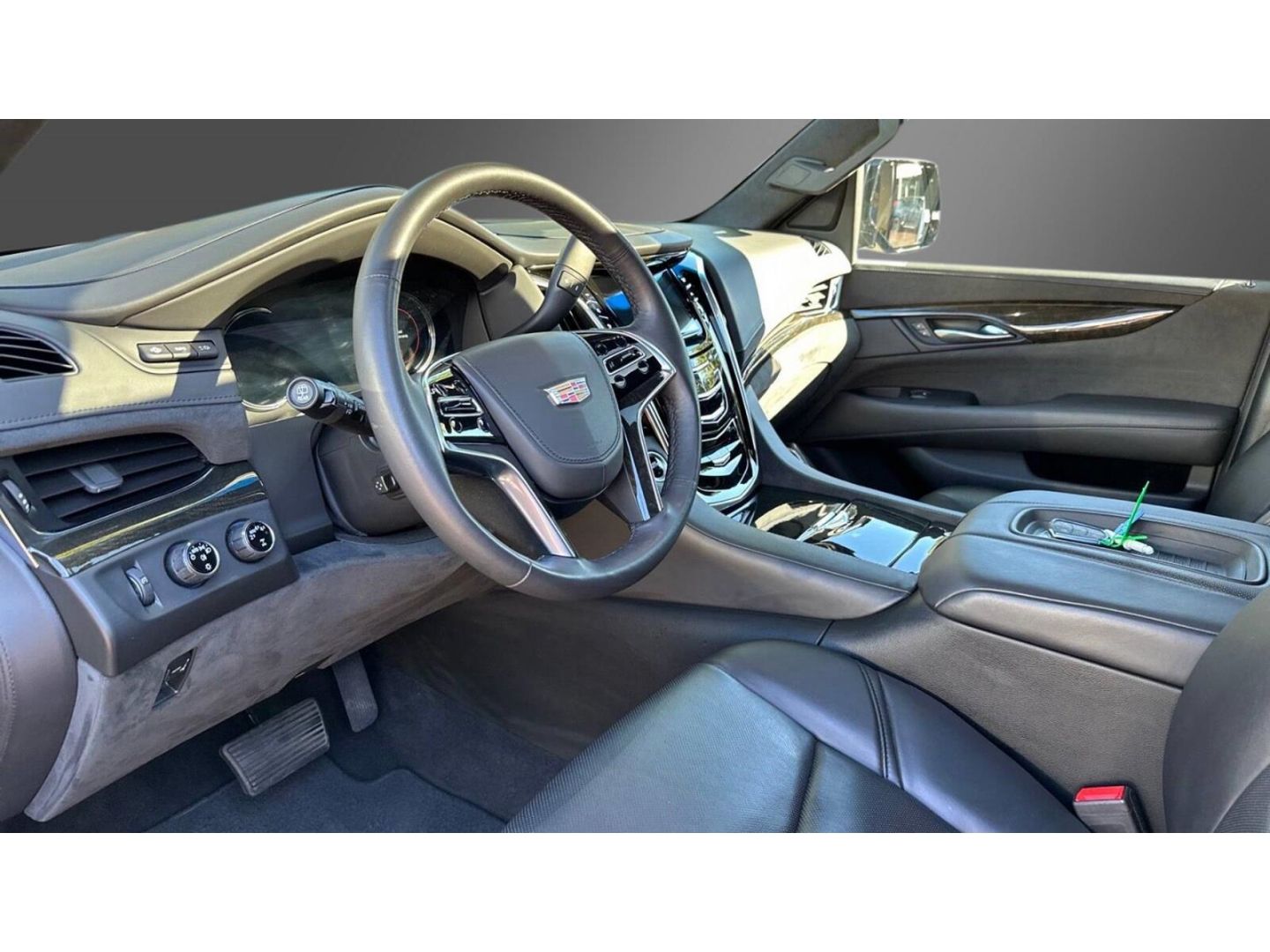 Fahrzeugabbildung Cadillac Escalade Platinum 6.2 V8 1. Hand wenig KM!