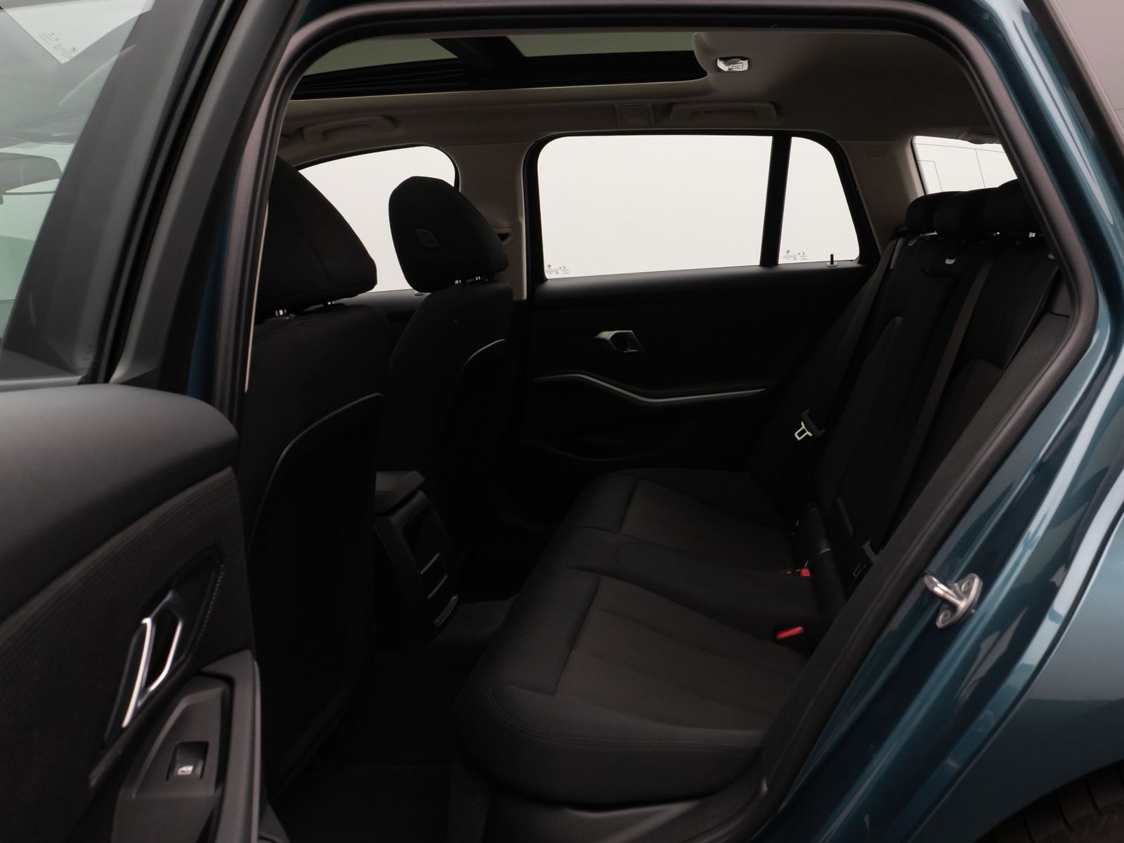 Fahrzeugabbildung BMW 320d Panorama DAB PDC Sitzhzg Geschwindigkeitsre