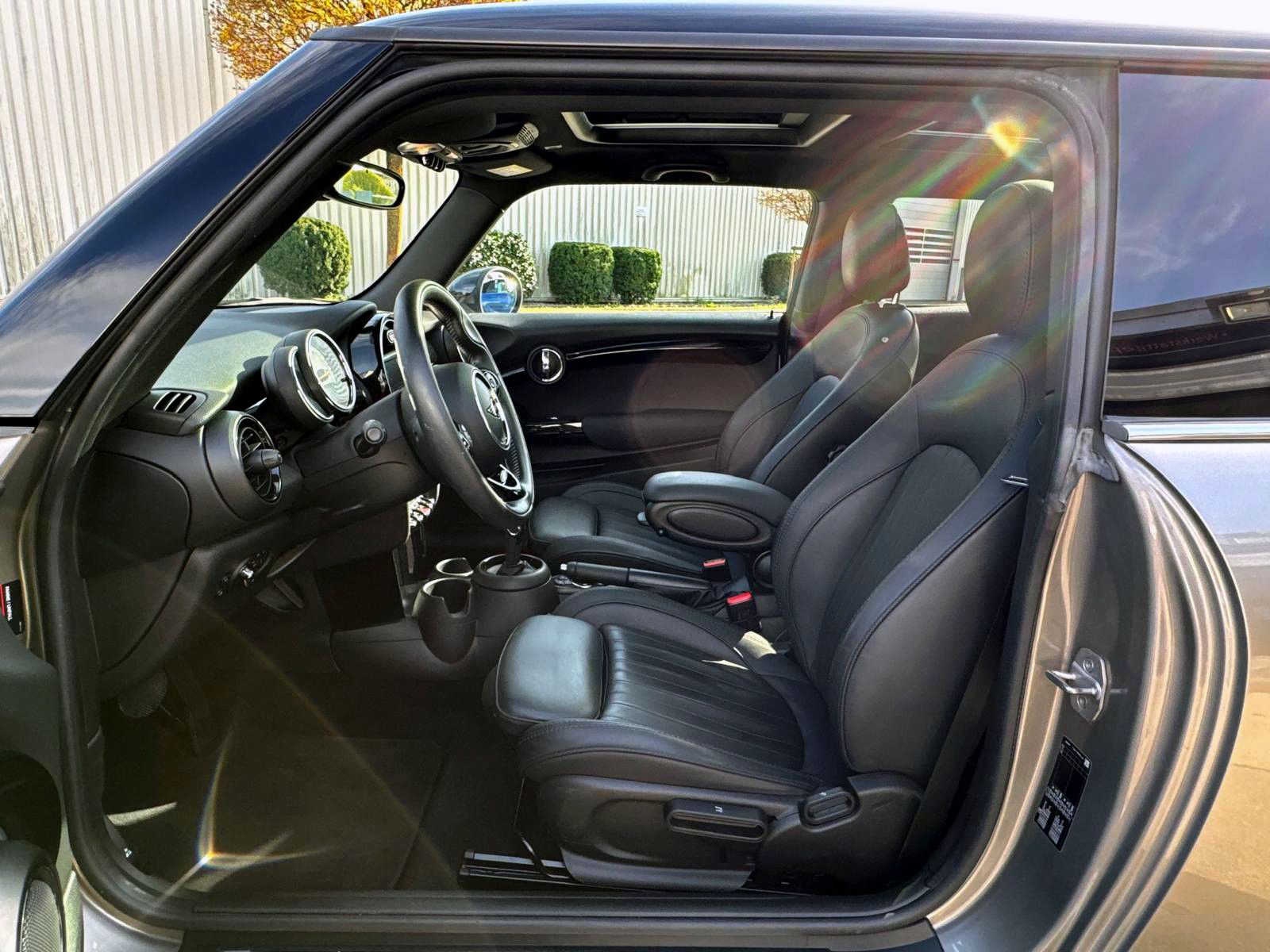 Fahrzeugabbildung MINI Cooper Steptr. LED NAV KAM PDC PANO  eGSD TEMP