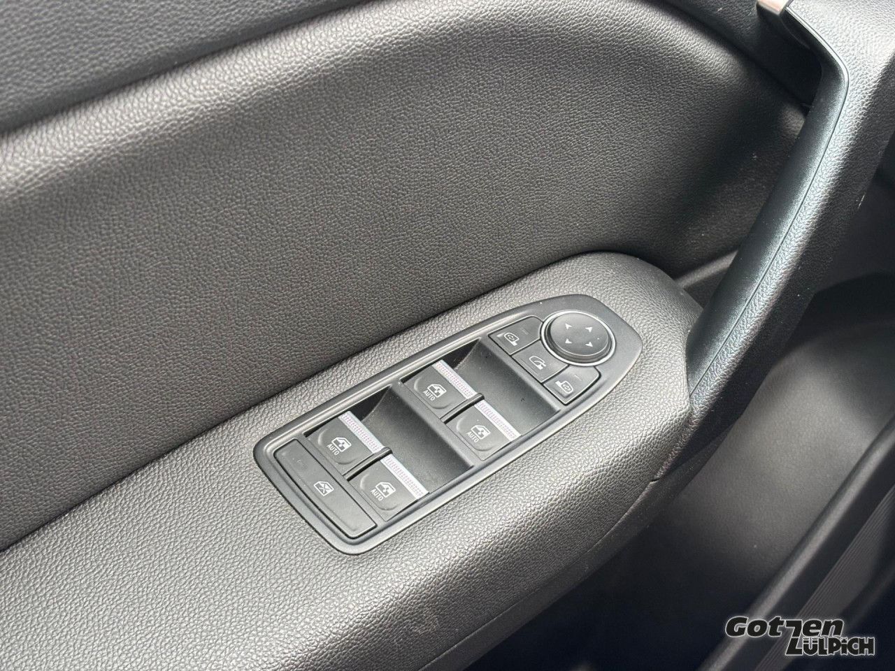 Fahrzeugabbildung Renault Captur II 1.3 TCe 130 Intens Klima SD PDC Navi