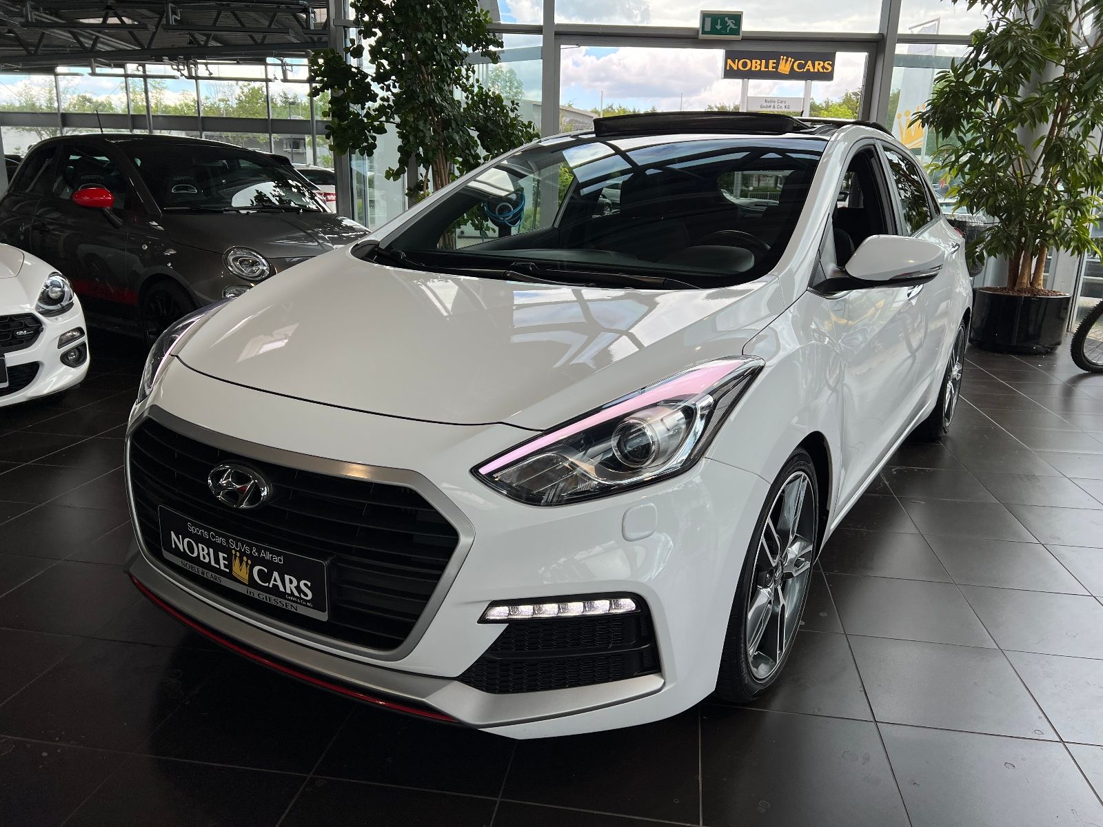 Fahrzeugabbildung Hyundai i30 Turbo PANO RFK XEN NAVI ALU