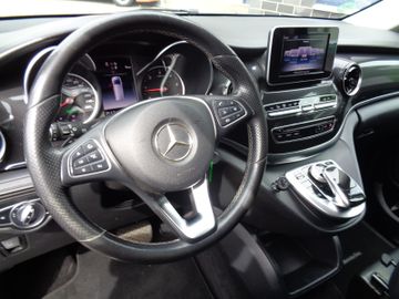 Mercedes V 220 - 12