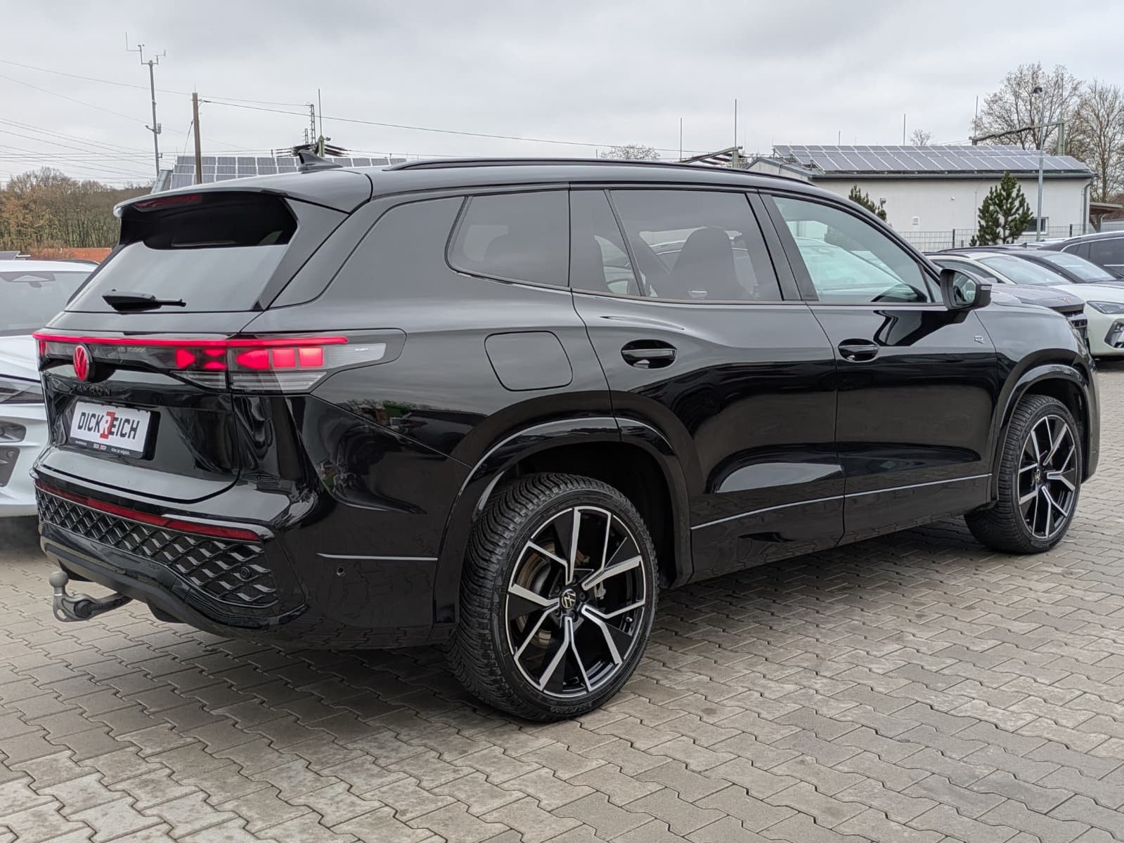 Fahrzeugabbildung Volkswagen Tayron 2.0 TDI 4M R-Line BLACK*7Si*MATRIX*PANO