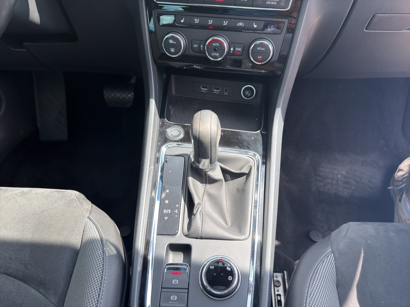 Fahrzeugabbildung SEAT Ateca 1.4 TSI Xcellence/PDC/NAVI/Klimaautomatik