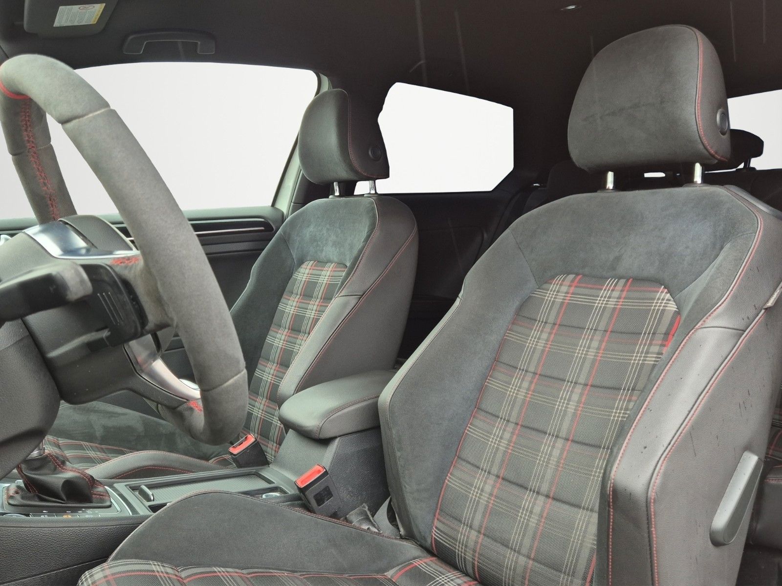 Fahrzeugabbildung Volkswagen GOLF VII GTI PERFORM DSG KAM NAVI XENON DYNAUDIO