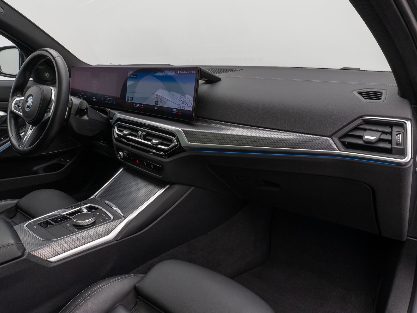 Fahrzeugabbildung BMW 330e xD M Sport Panorama Kamera HUD H/K AHK 19"