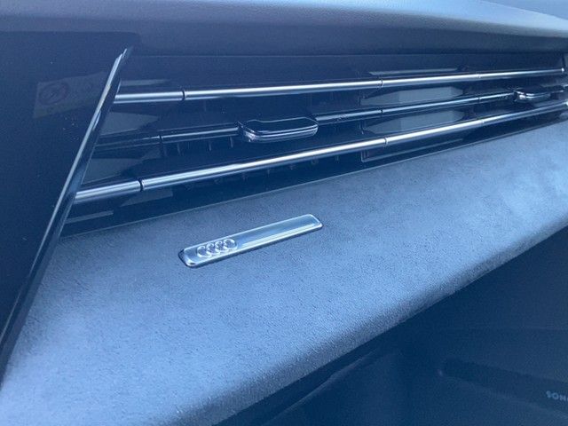 Fahrzeugabbildung Audi A3 Limousine 35 TFSI S-line MATRIX HUD Navi SONO