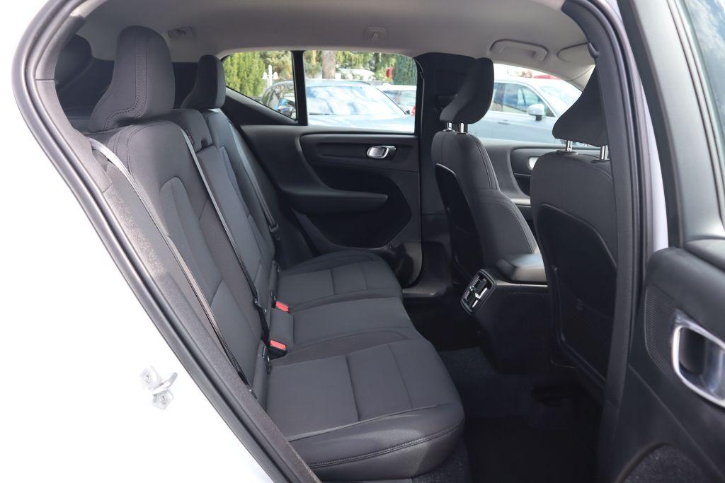 Volvo XC40 T3 Momentum Pro|NAVIGATION|R-CAM|PDC|