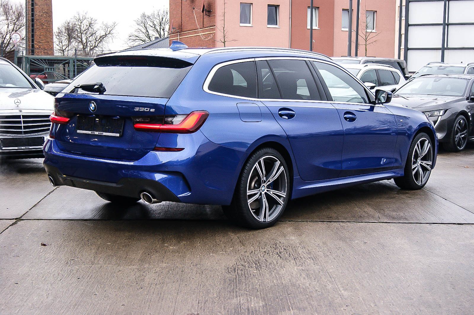 Fahrzeugabbildung BMW 330 e xDrive M Sport Aut. LED AHK PANO HARMAN