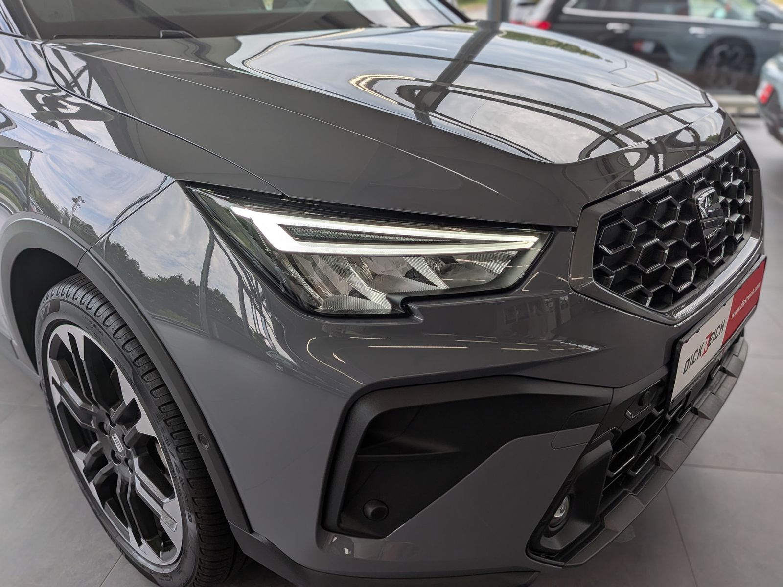 Fahrzeugabbildung SEAT Arona 1.5 TSI FR-LINE Black AHK*ACC*KAMERA*LED