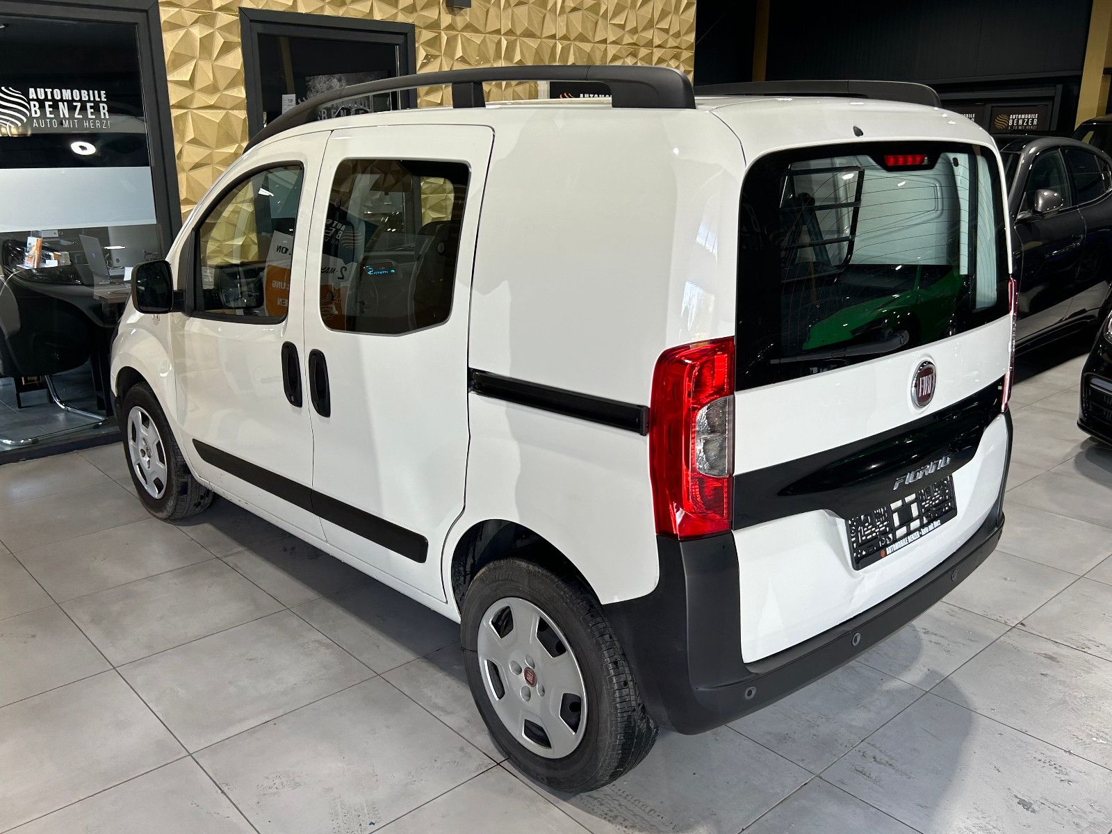 Fahrzeugabbildung Fiat Fiorino SX Kombi/RADIO/4-SITZ/SHZ/SCHIEBETÜR L+R