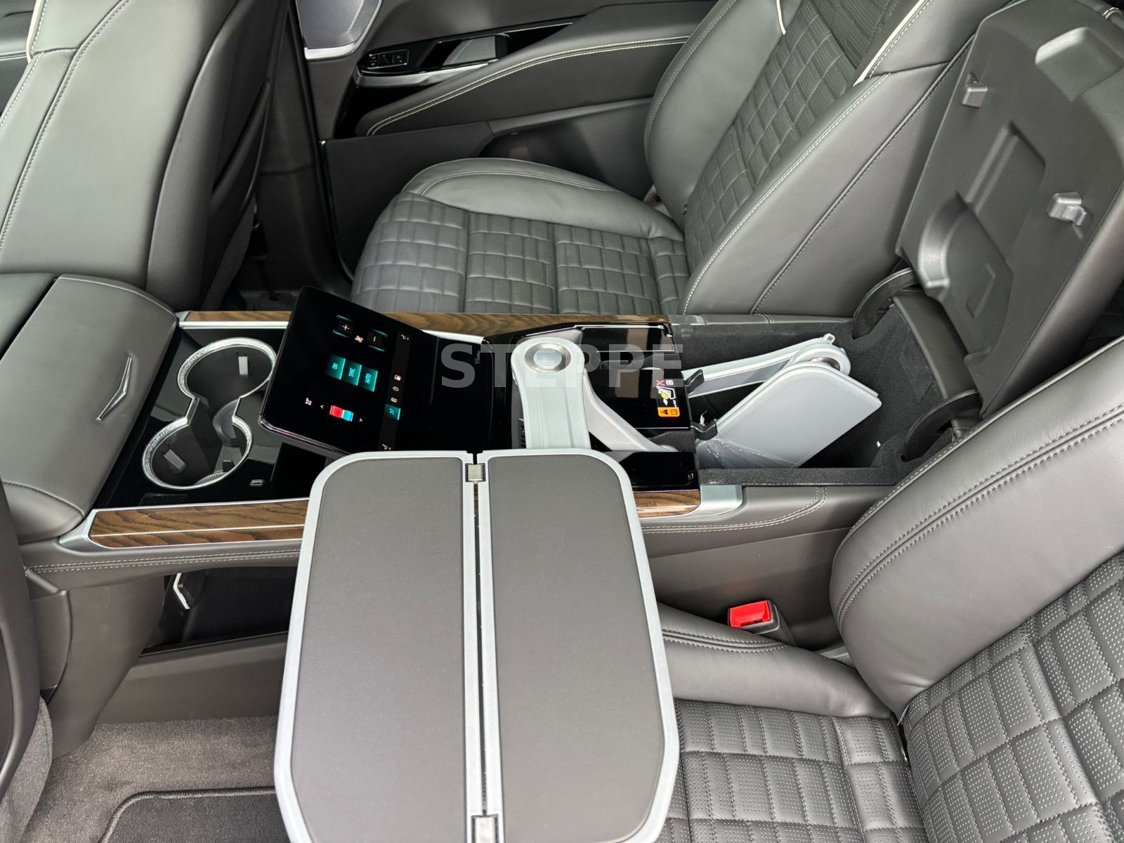 Cadillac Escalade FACELIFT MY26 6.2 V8 Sport Platinum 24"