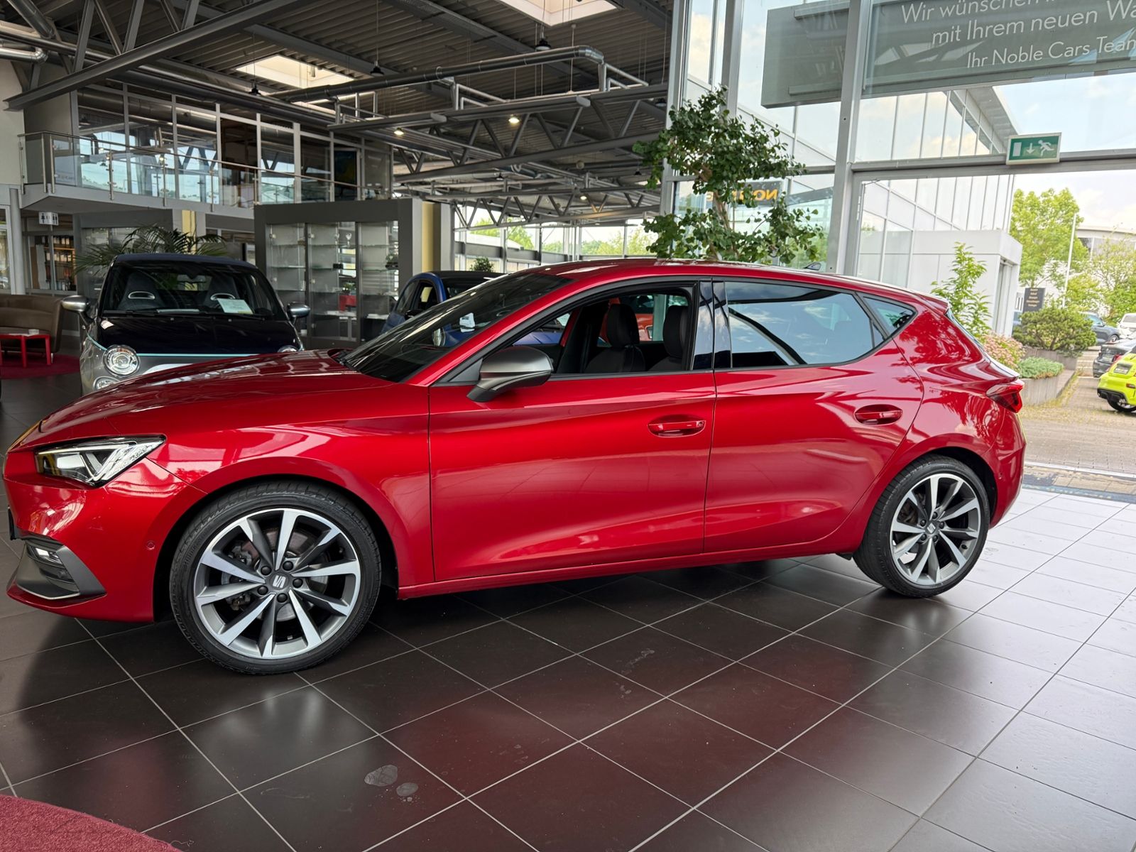 Fahrzeugabbildung SEAT Leon FR RFK LED NAVI CARPLAY