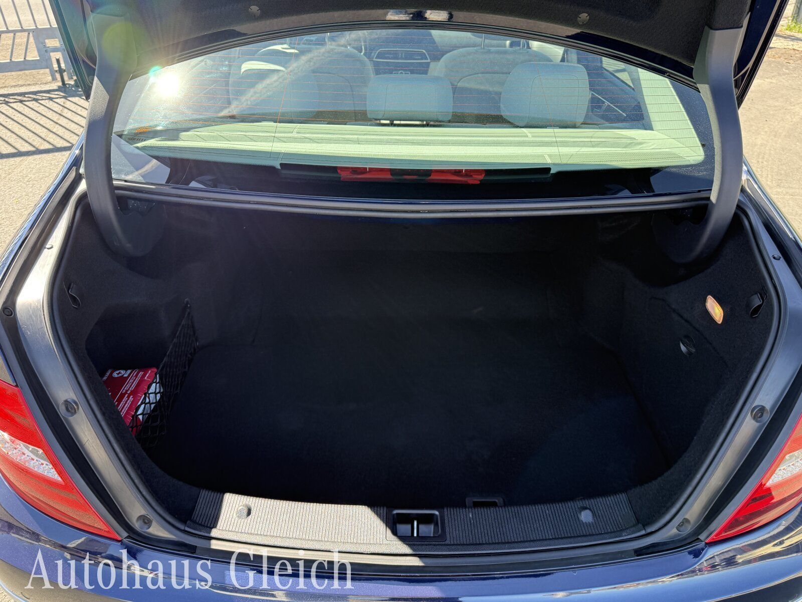 Fahrzeugabbildung Mercedes-Benz C 180 CGI Elegance BE Ausstattung BlueEfficiency
