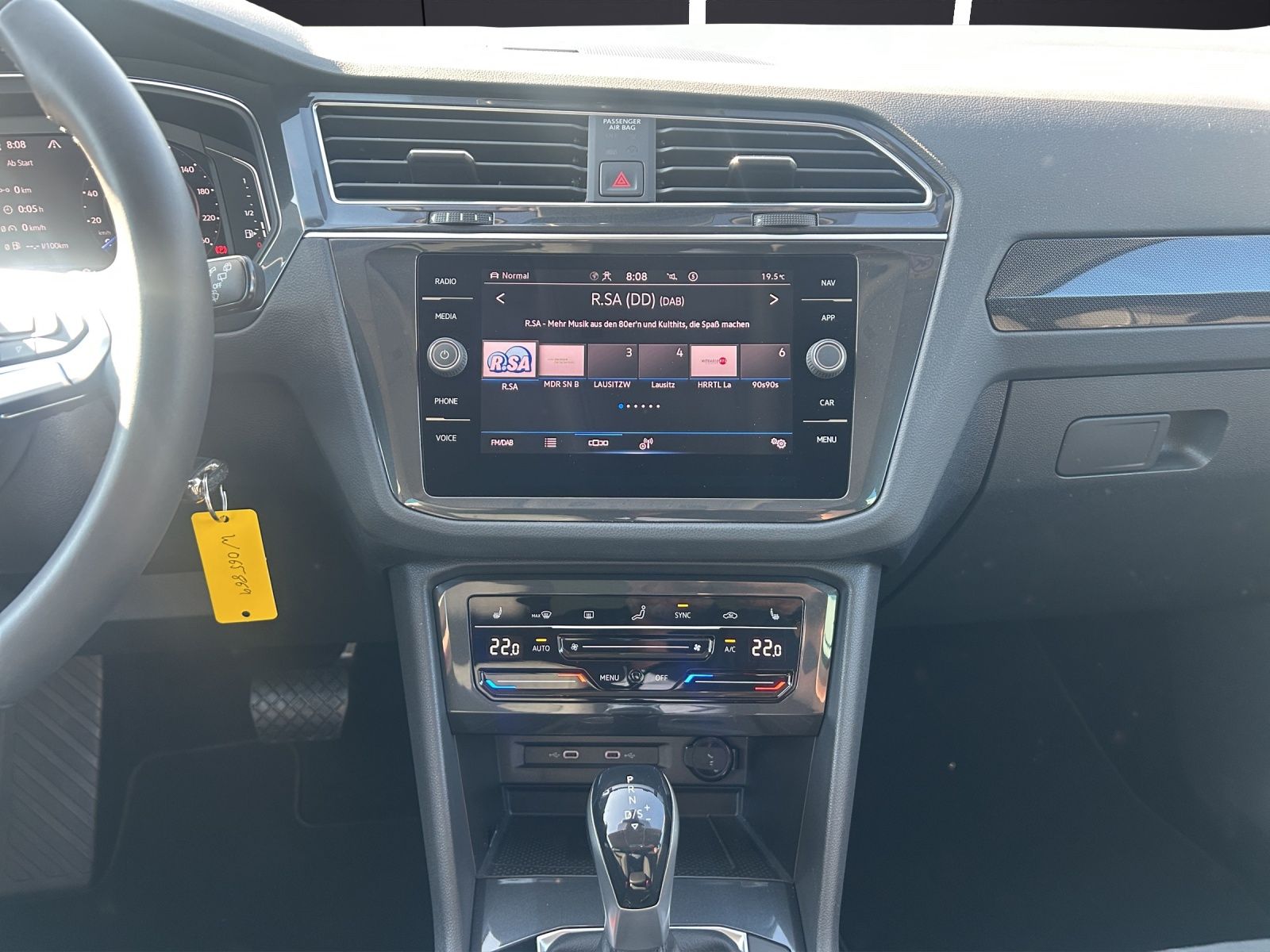 Fahrzeugabbildung Volkswagen Tiguan Elegance TDI 4M IQ.Light Navi ACC RFK SHZ