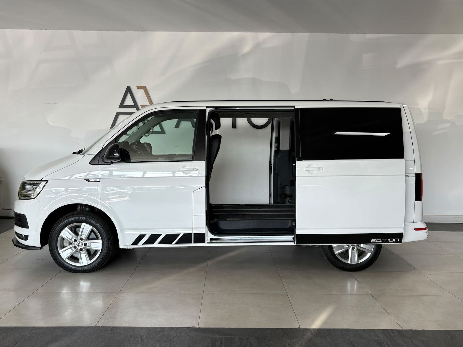Volkswagen T6 Multivan EDITION LEDER AHK STHZG CAM DYN LED foto 4