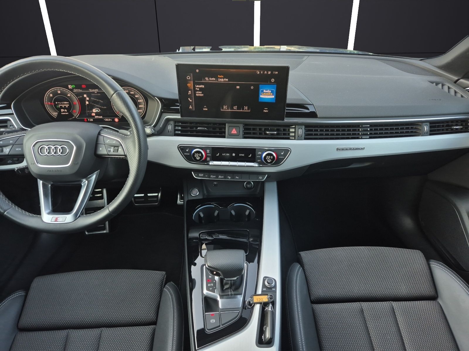 Fahrzeugabbildung Audi A4 Avant 40 TDI quattro S-line S-tronic Matrix A