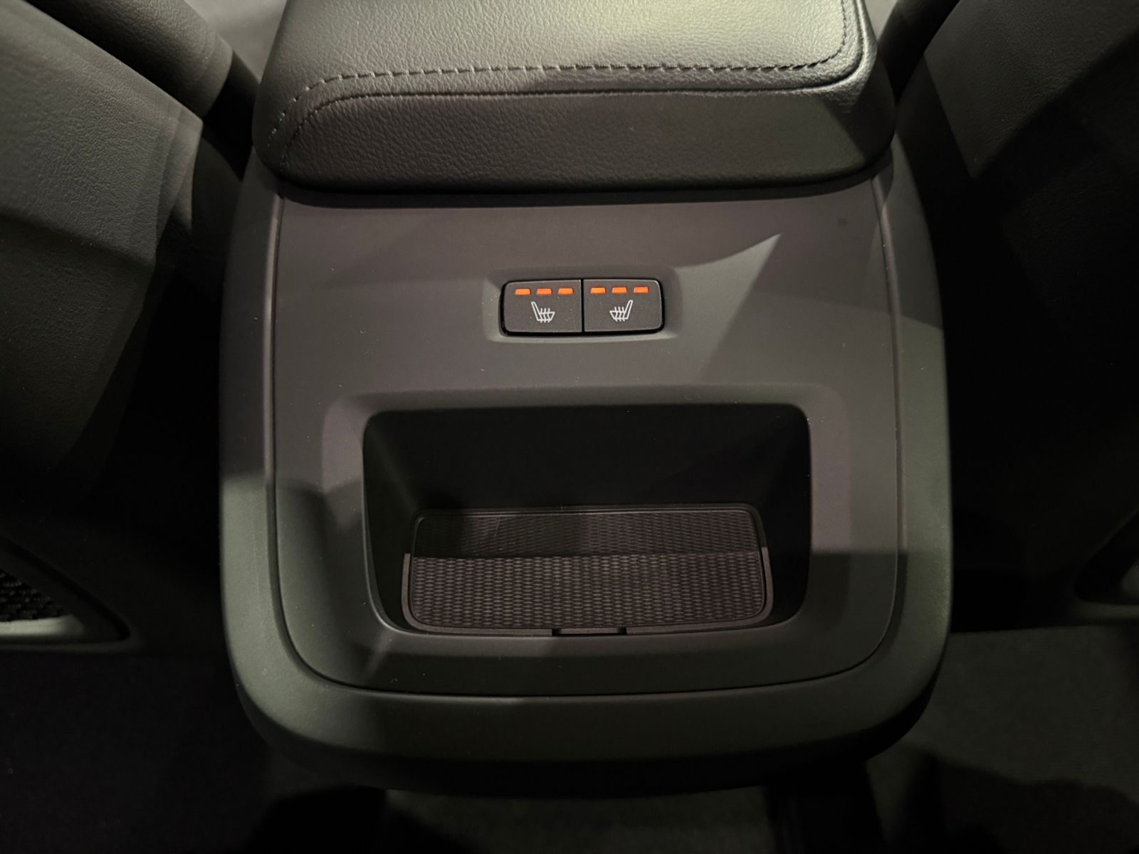 Fahrzeugabbildung Volvo XC60 Momentum Pro 2WD LED NAV DAB RFK SHZ ALU